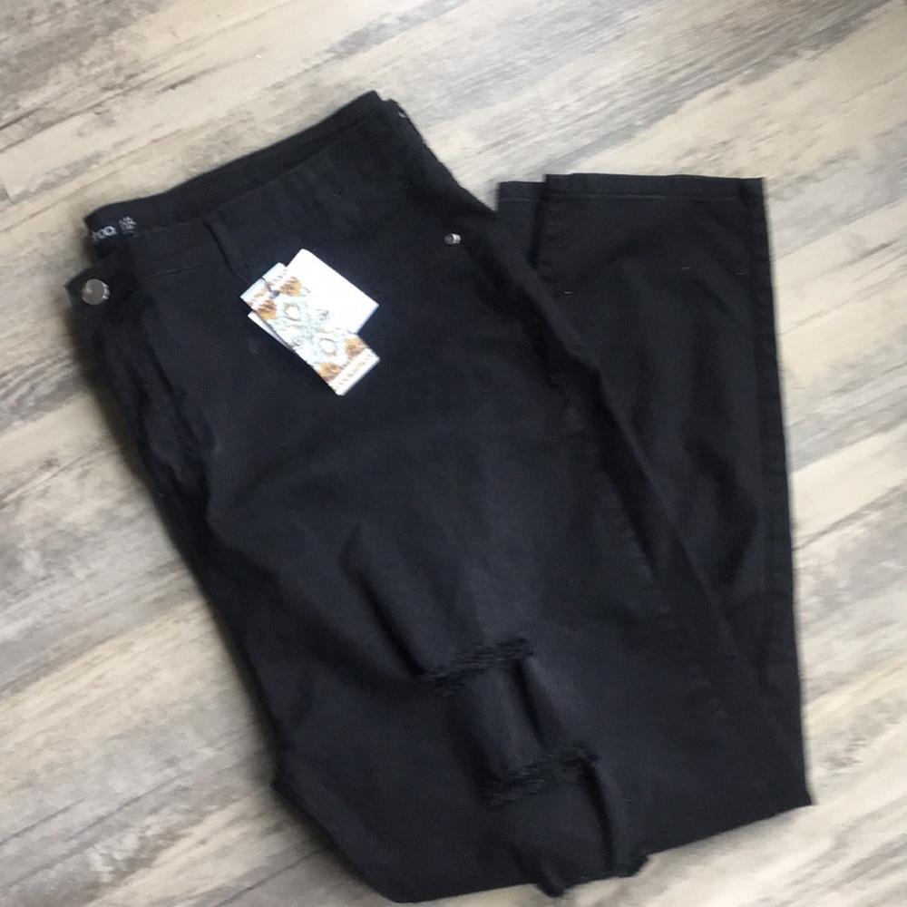 Boohoo Plus Black Distressed Jeans